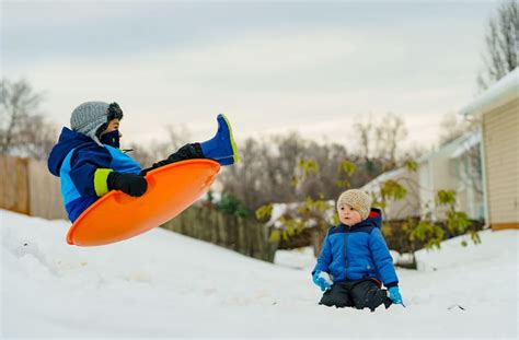 5 Best Snow Sleds for Kids - Backyard Pursuits