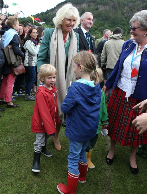 Prince Charles enjoys a warm hug from his grandchild | Royalista | Prince charles and camilla ...