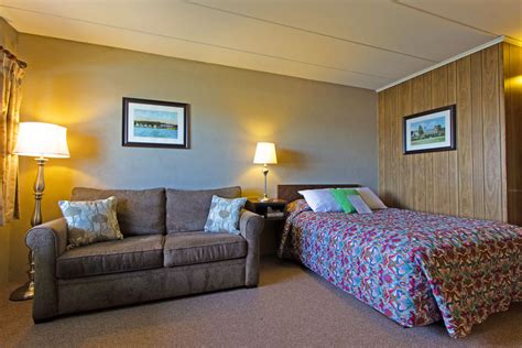 Motel Upper Balcony Rooms #10 - #15 - Half Moon Motel & Cottages - Weirs Beach - Laconia New ...