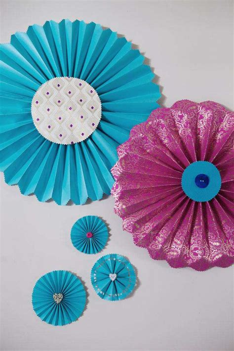 DIY Tutorial: Pretty Paper Fans · Rock n Roll Bride