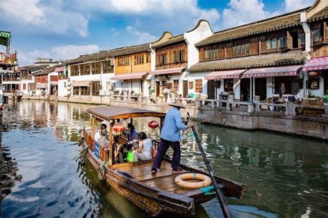 Private Tour: Half-Day Shanghai Zhujiajiao Water Town Including Boat Ride