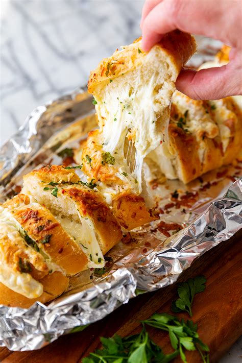 cheesy garlic bread: Easy recipe for quick 1