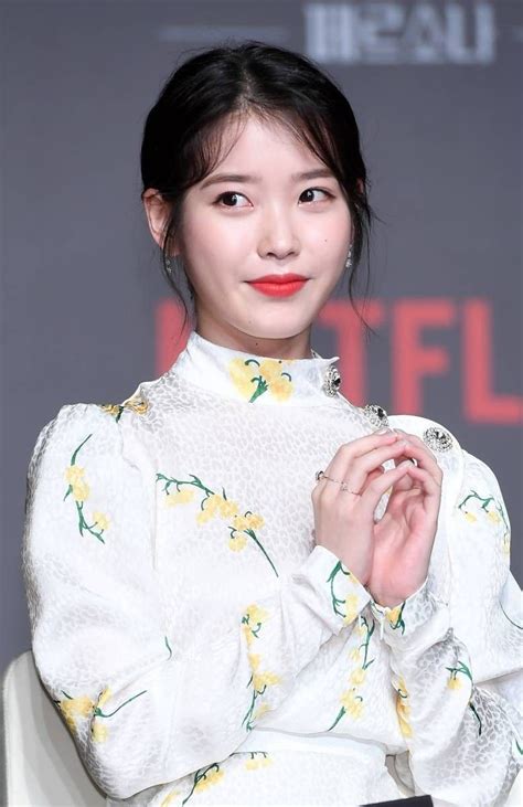 #IU at her Netflix original "Persona" press conference Celebrity Makeup ...