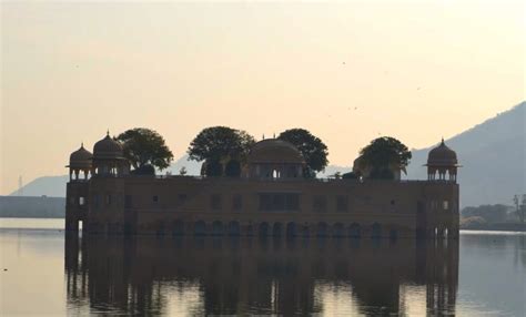 Jaipur floating palace - The Economical Excursionists