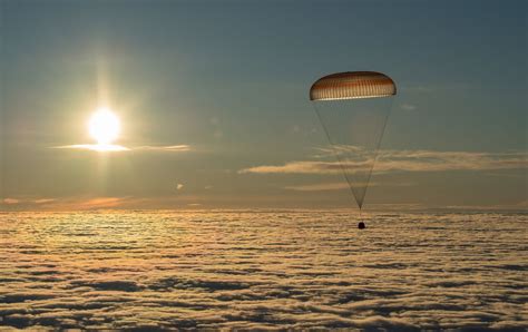 Experience a Soyuz Spacecraft Landing with This Amazing 360-Degree, VR ...