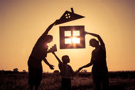 Happy Family Outside House Images – Browse 82,938 Stock Photos, Vectors ...