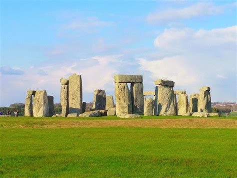 How to Get to Stonehenge From London