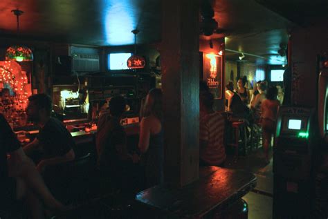 6 Essential NYC Dive Bars That You Have to Hit Up | UrbanMatter