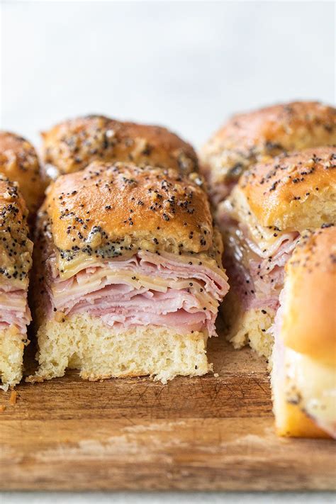 Ham and Cheese Sliders on Hawaiian Rolls! | สูตรอาหาร