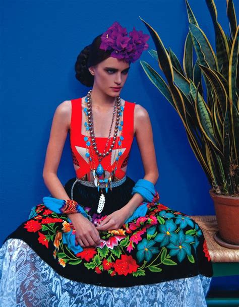 Moda inspirada en Frida Kahlo | Fotogalería | Tendencias en 2020 | Frida kahlo, Moda mexicana ...