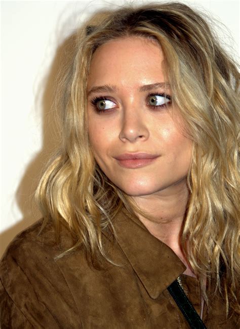 File:Mary-Kate Olsen 2009 Tribeca portrait.jpg - Wikimedia Commons