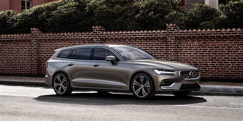 2021 Volvo V60 | Consumer Guide Auto