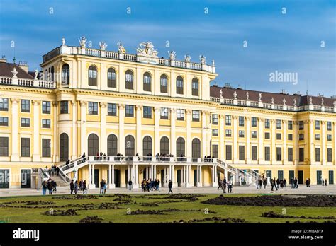 Schonbrunn palace winter hi-res stock photography and images - Alamy