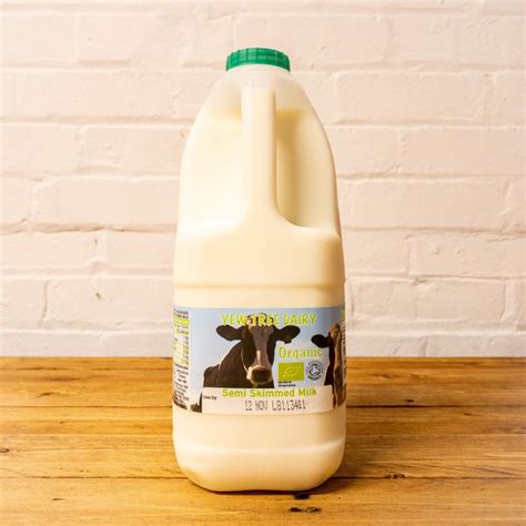 Fresh Organic Semi-skimmed Milk, 2L