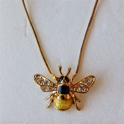 Outfit Post: Honey Bee Necklace - What Lizzy Loves