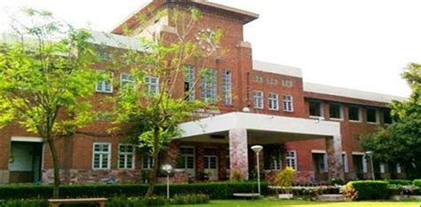 Fatima Jinnah Medical University, UK varsity sign MoU for research ...