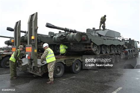 Us Army Tank Crew Photos and Premium High Res Pictures - Getty Images