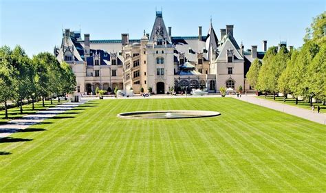 HOW TO VISIT THE BILTMORE ESTATE IN ASHEVILLE, NORTH CAROLINA, USA - Travels with Talek