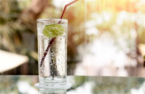 8 Health Benefits of Drinking Seltzer Water - The Frisky