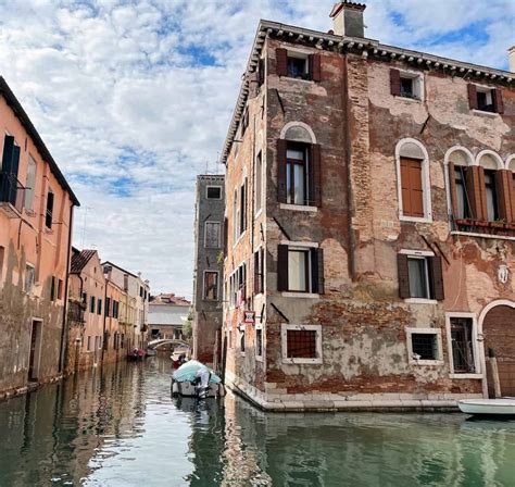 Cannaregio, Venice's Most Relaxing District - Lions in the Piazza