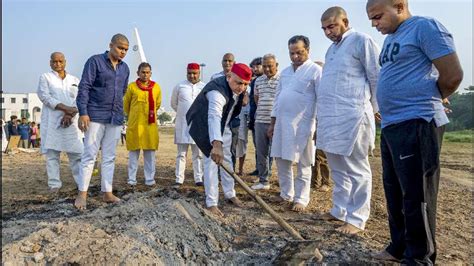 Mulayam Singh Yadav | Politicians pay tribute to Samajwadi Party founder Mulayam Singh Yadav ...