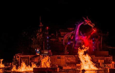 Guide to Fantasmic at Disneyland: Best Viewing & Seating Spots ...