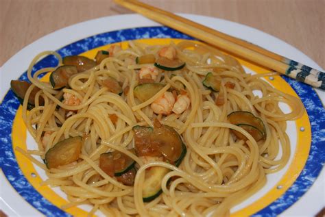 Pasta con calabacín y langostinos ~ ¡Qué rico!