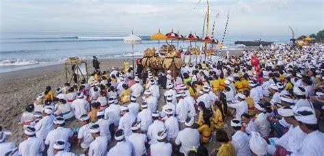 10 Upacara Adat Bali Paling Unik dan Terkenal - Tripcetera