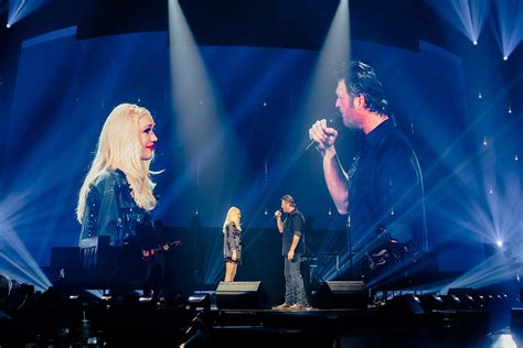 Gwen Stefani Joins Blake Shelton for Duets at His Final Tour Date