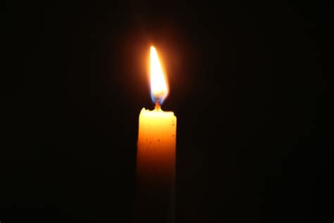 File:BN3Q09604 candle light.JPG - Wikimedia Commons