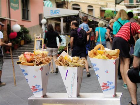 6 Must-Try Street Foods in Venice: Fried Fish, Dumplings, Cheesy Bites ...