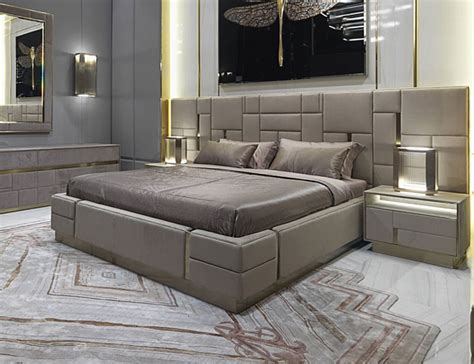 Nella Vetrina Visionnaire IPE Cavalli Beloved Beige Bed in Upholstered Leather