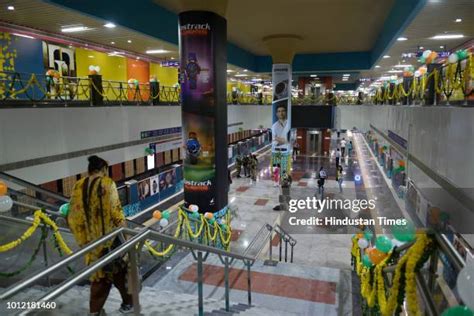 Durgabai Deshmukh South Campus Metro Station Photos and Premium High ...