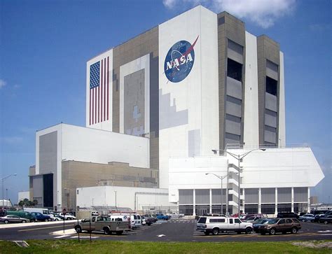 File:Vehicle-Assembly-Building-July-6-2005.jpg - Wikipedia