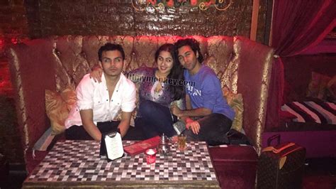 Sara Ali Khan getting COSY with BOYFRIEND Veer Pahariya, BROTHER ...