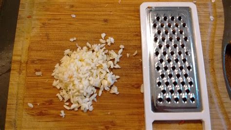 Simple Inspirations: Fast Method For Mincing Garlic Cloves