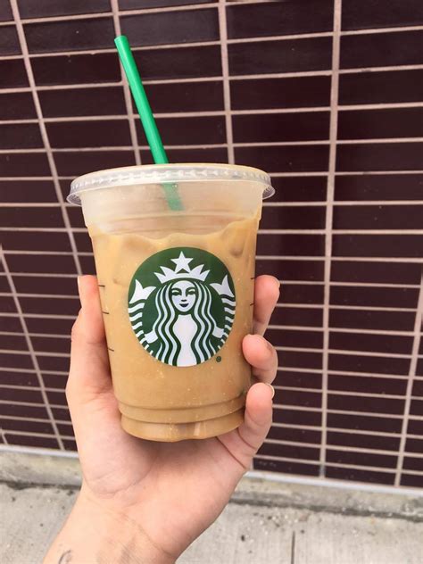 Starbucks Blonde Iced Vanilla Almond Milk Latte Review