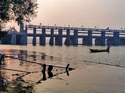 Prakasam Barrage on River Krishna to connect with Guntur