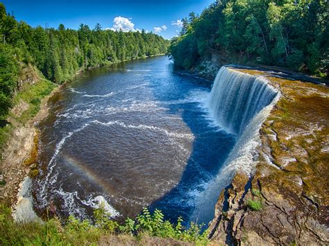 Tahquamenon Falls - Upper Peninsula, Michigan - Around Guides