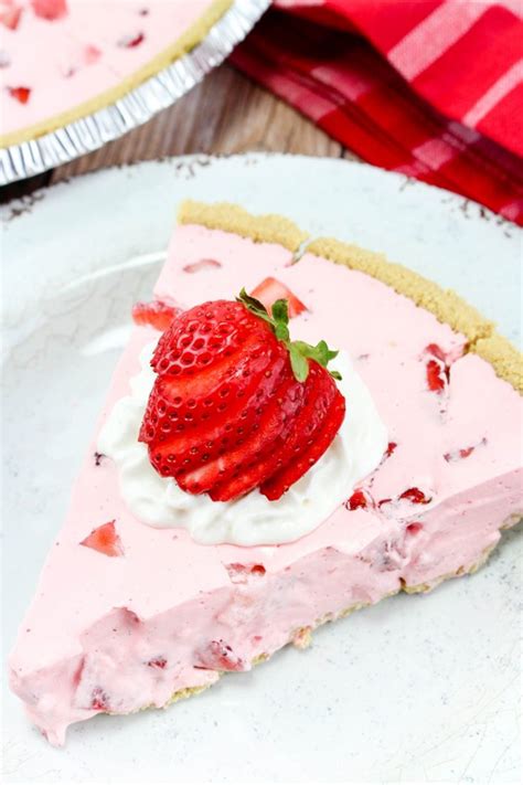 No-Bake Strawberry Jello Pie (Easy Recipe!)