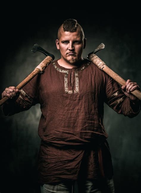 Viking Clothes: What Did The Vikings Wear? - Life in Norway