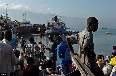 Haiti earthquake: U.S. army prepares Guantanamo Bay for waves of refugees | Daily Mail Online