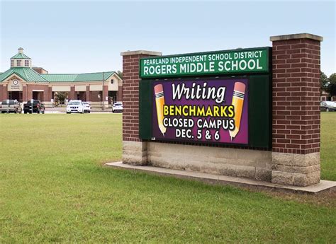 Rogers Middle School, Pearland ISD - LED Partners Digital Displays