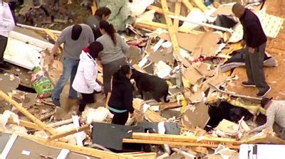 US Storms: Tornadoes damage Kentucky and Tennessee homes - BBC News