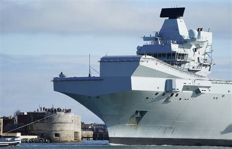 HMS Queen Elizabeth Returns Home After Replacing Stricken HMS Prince of Wales - Bloomberg