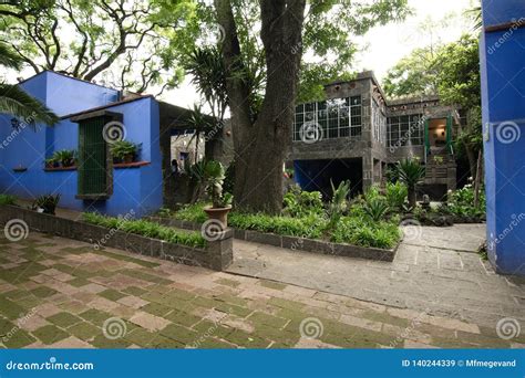 Frida Kahlo`s blue house editorial stock image. Image of artist - 140244339