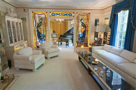 Look Inside Elvis’ Iconic Graceland – Home Addict