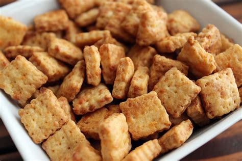 Cheddar Cheese Crackers Recipe – Windy City Baker