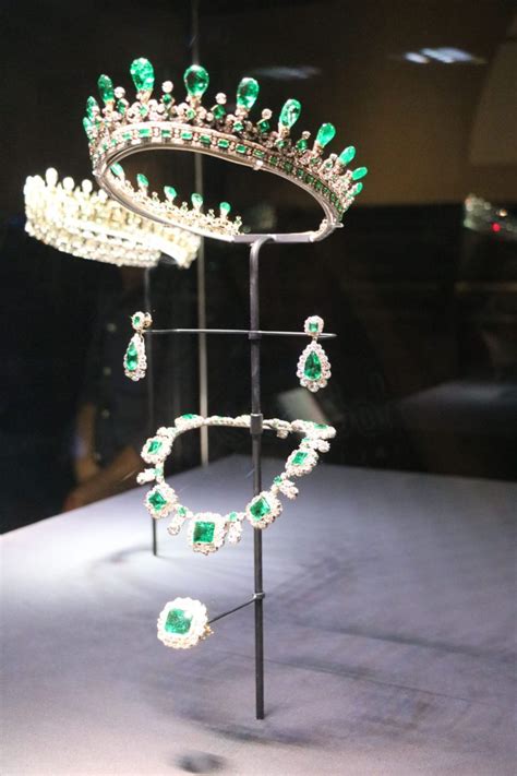 Queen Victoria's Emerald Tiara | British crown jewels, Queen jewelry, Royal jewels