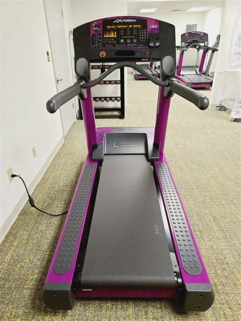 The Proper Way To Align Your Belt On A Landice L8 Treadmill | The FitnessView